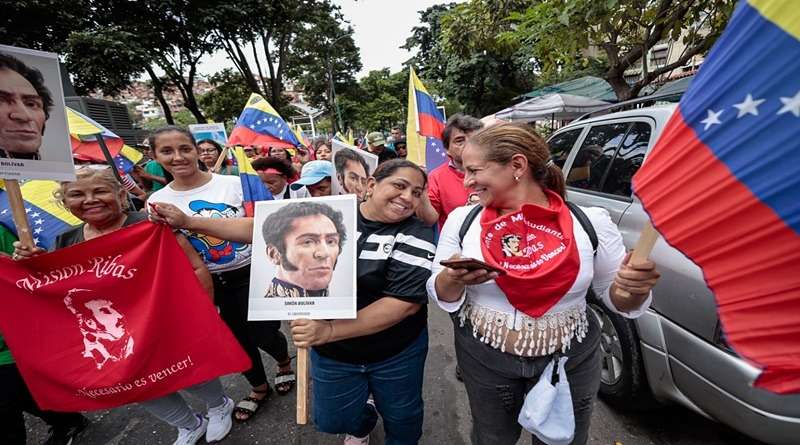 Cuerpos combatientes del 23 de Enero marchan por la paz y la soberanía nacional