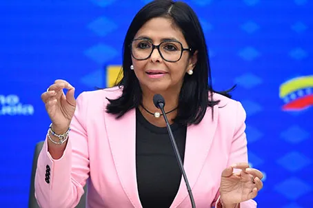 Delcy Rodríguez a EEUU: aléjense de las costas de Venezuela
