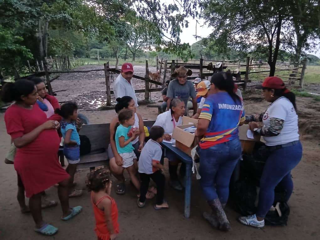 Llevan atención a familias barinesas de Arismendi afectadas por lluvias