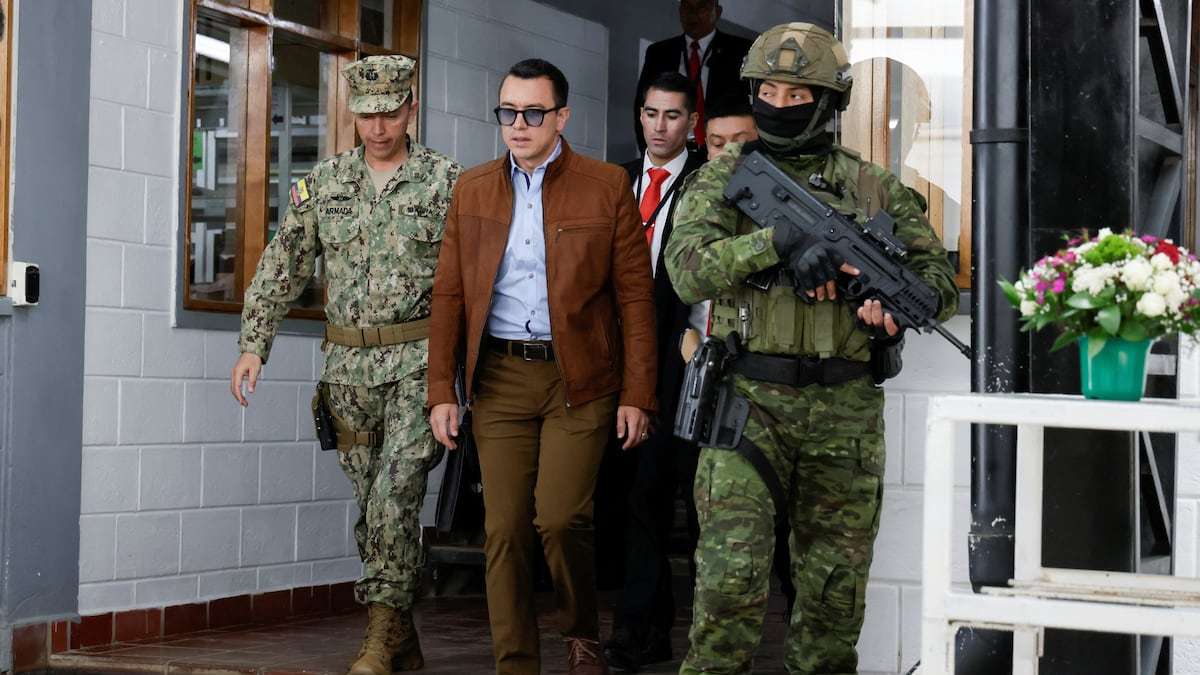 Noboa amenaza a la Corte Constitucional y ordena movilizarse en su contra