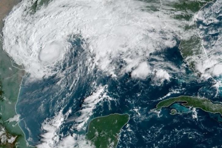 Erin toma fuerza hasta convertirse en huracán de categoría 5 en el Caribe