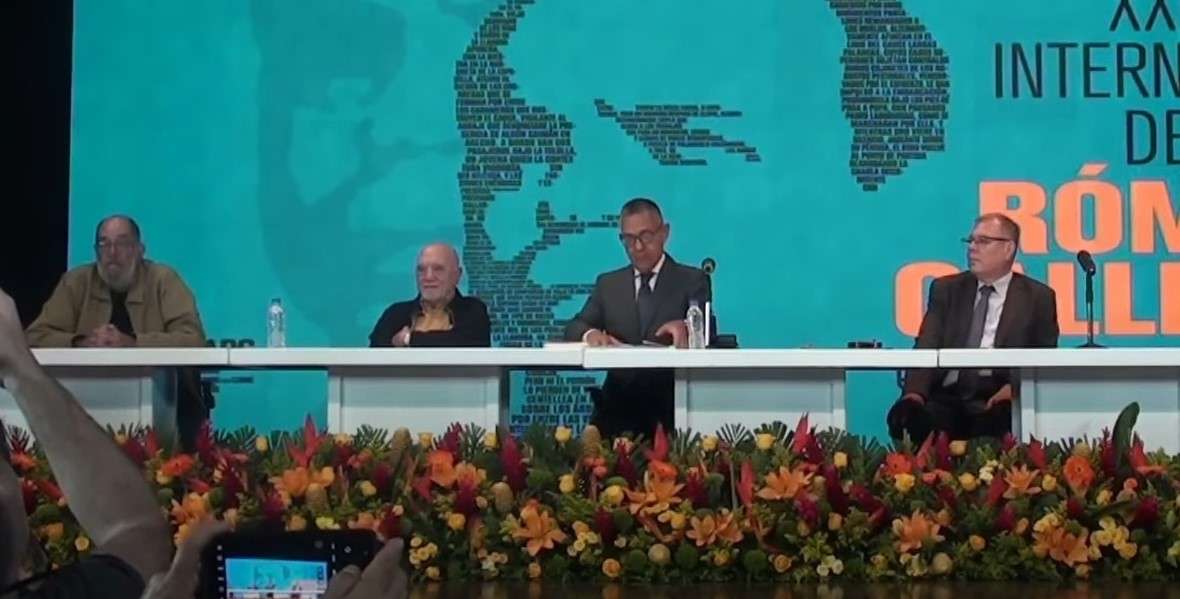 Vicente Battista es consagrado en Caracas con el XXI Premio Rómulo Gallegos