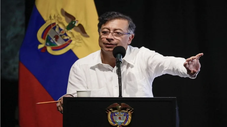 Petro: El Cartel de los Soles no existe, es una excusa de la derecha