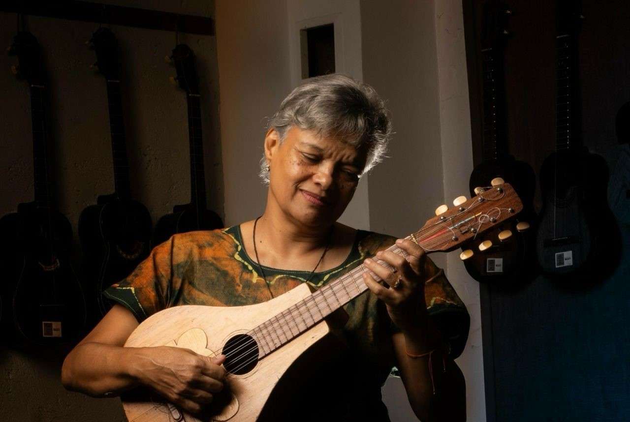 Milagros Figuera vibra eterna en la bandola