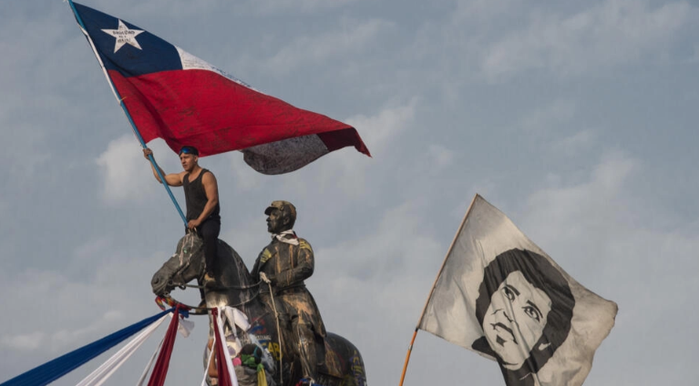 Fanáticos de la Universidad de Chile convocaron a una protesta ante la embajada de Argentina en Santiago por los incidentes contra Independiente