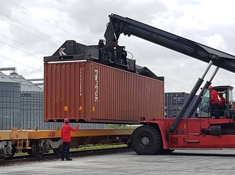 Retuvieron dos contenedores de emprendedores neoespartanos