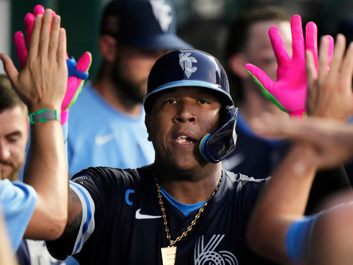 Salvador Perez llega a 295 jonrones en la MLB