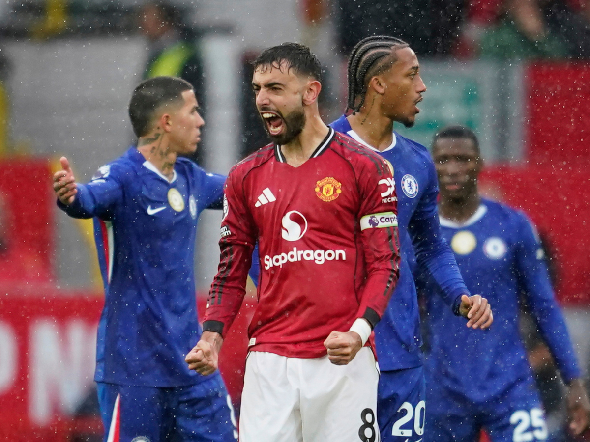 Manchester United venció al Chelsea en un partido atropellado