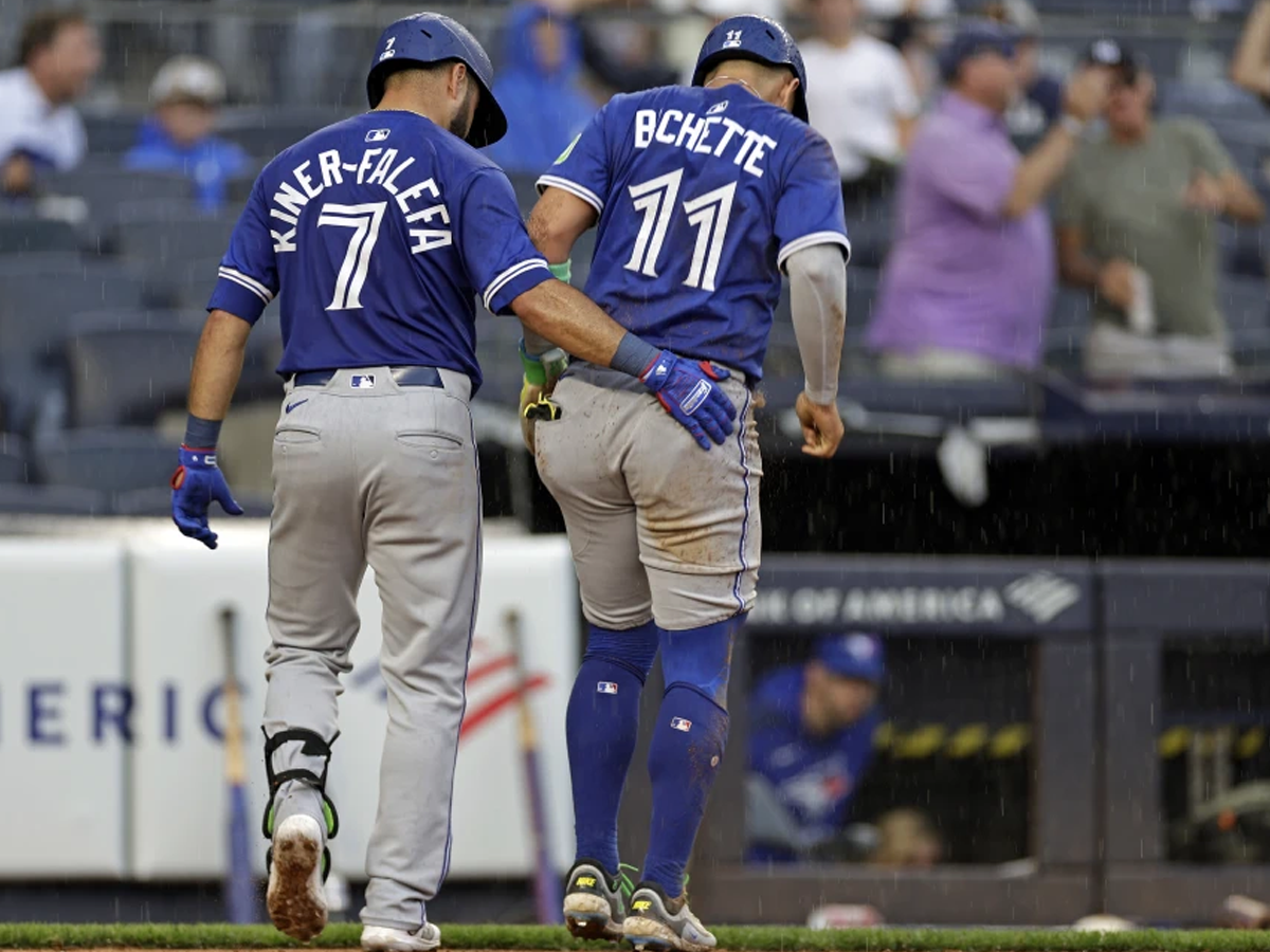 Bo Bichette pone en alerta a Azulejos tras colisión en el plato