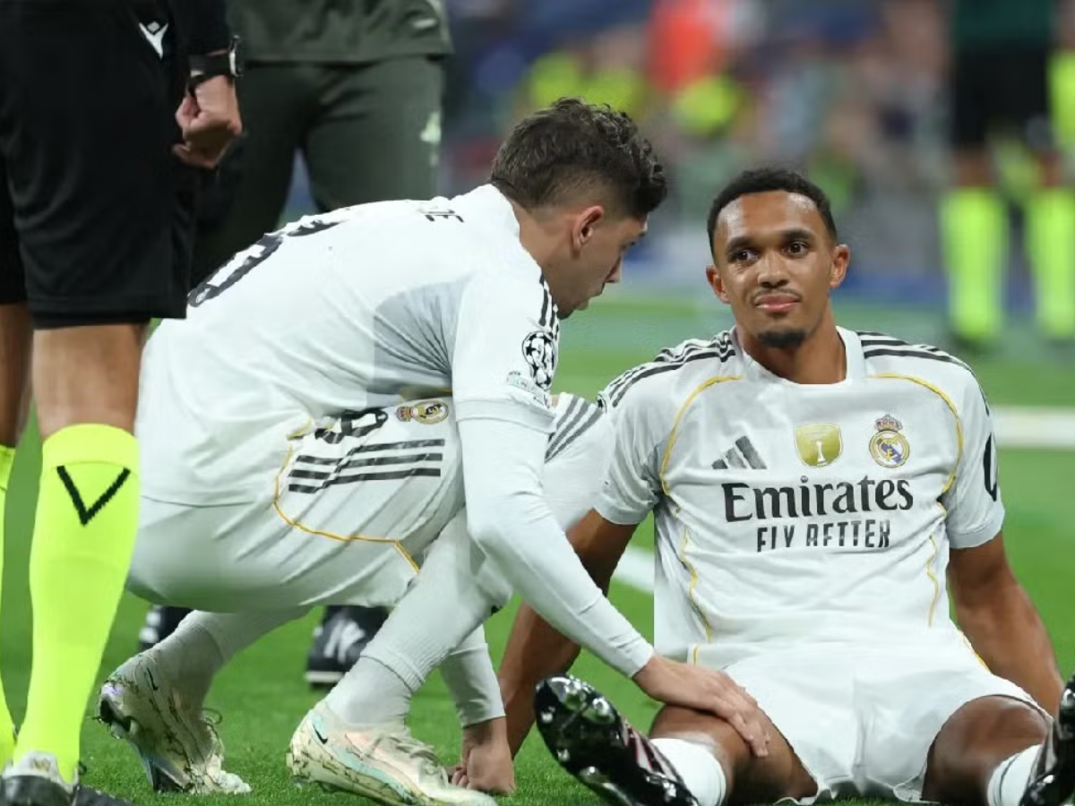 Alexander-Arnold, lesionado a los cuatro minutos de juego