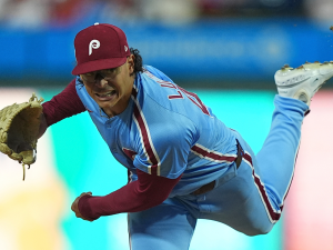 Luzardo sigue invicto en la carretera con 6-0