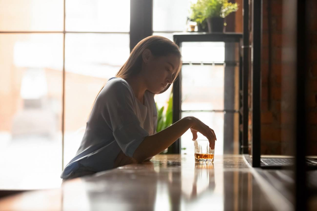 Cómo el alcohol y los trastornos mentales afectan al cerebro