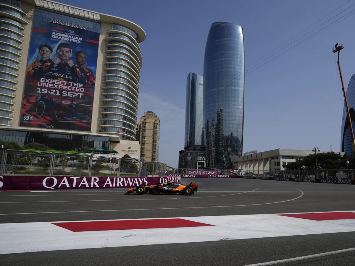 McLaren llega a Bakú en busca del título de constructores