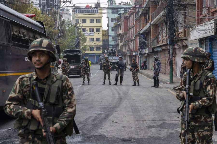 Ejército de Nepal extiende toque de queda en todo el país tras disturbios
