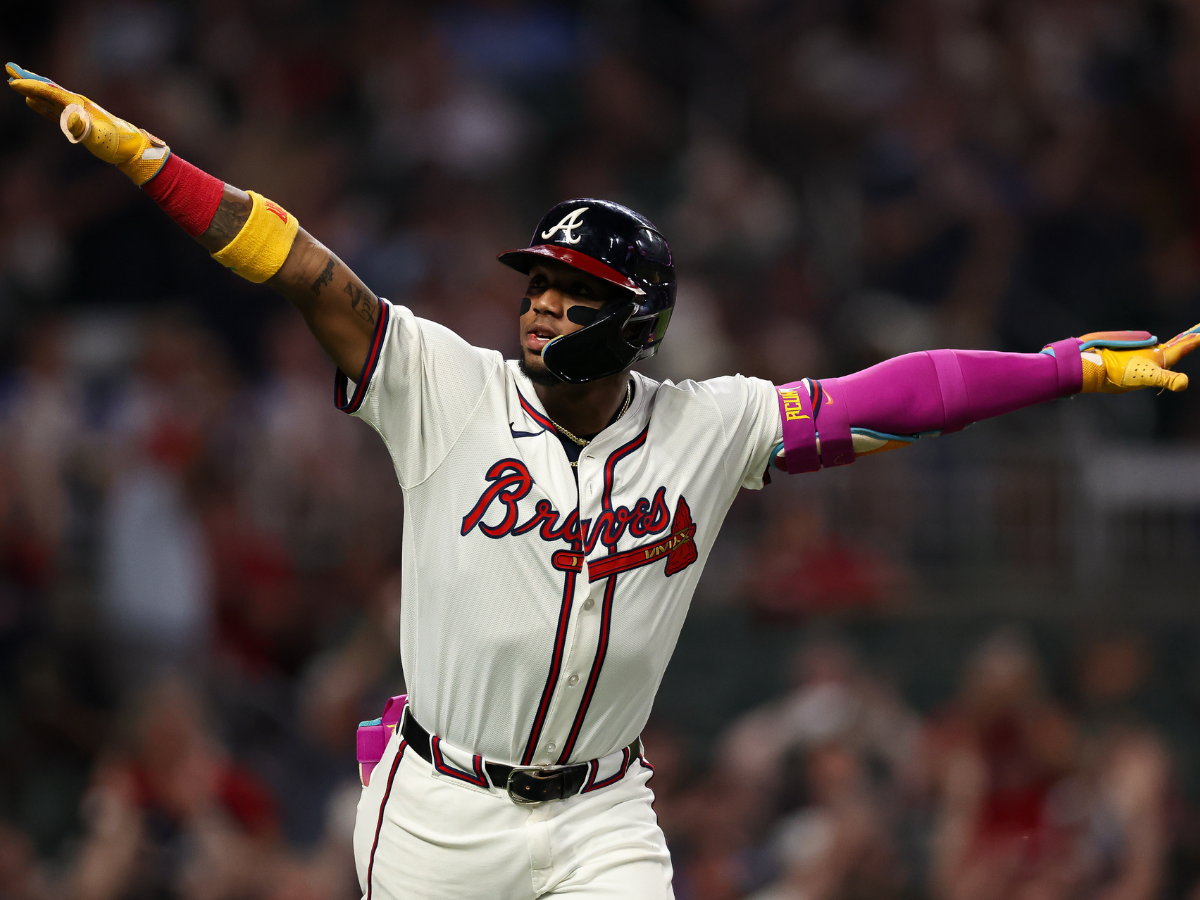 Acuña sigue mostrando poder con el madero