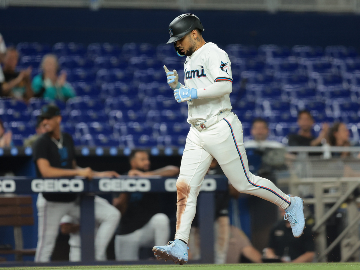 Víctor Mesa Jr. conecta su primer HR en su cumpleaños