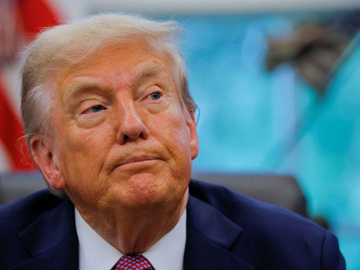 Trump pide a sus socios de la OTAN aplicar aranceles del 50% al 100% a China