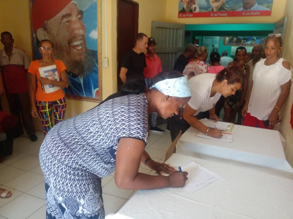 Cuba inicia jornada de recolección de firmas en respaldo a Venezuela
