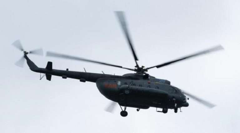 Buscan helicóptero desaparecido en Indonesia con 8 personas a bordo