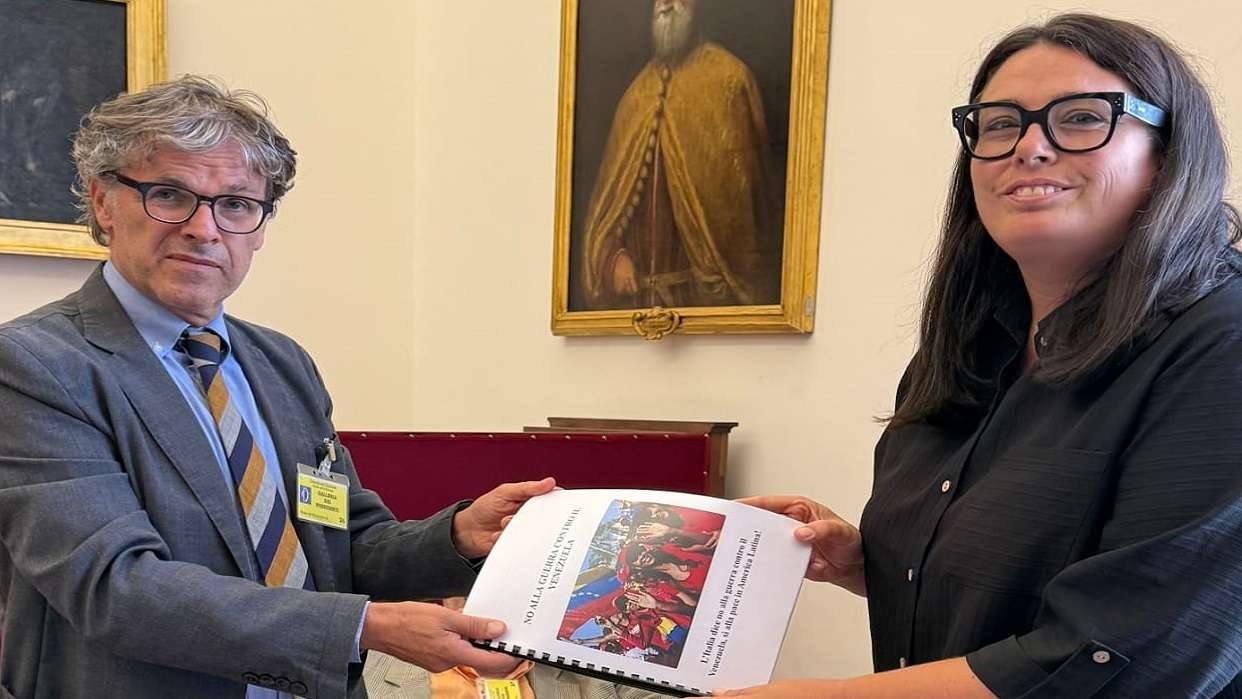 Parlamento italiano recibió firmas en rechazo a las amenazas contra Venezuela