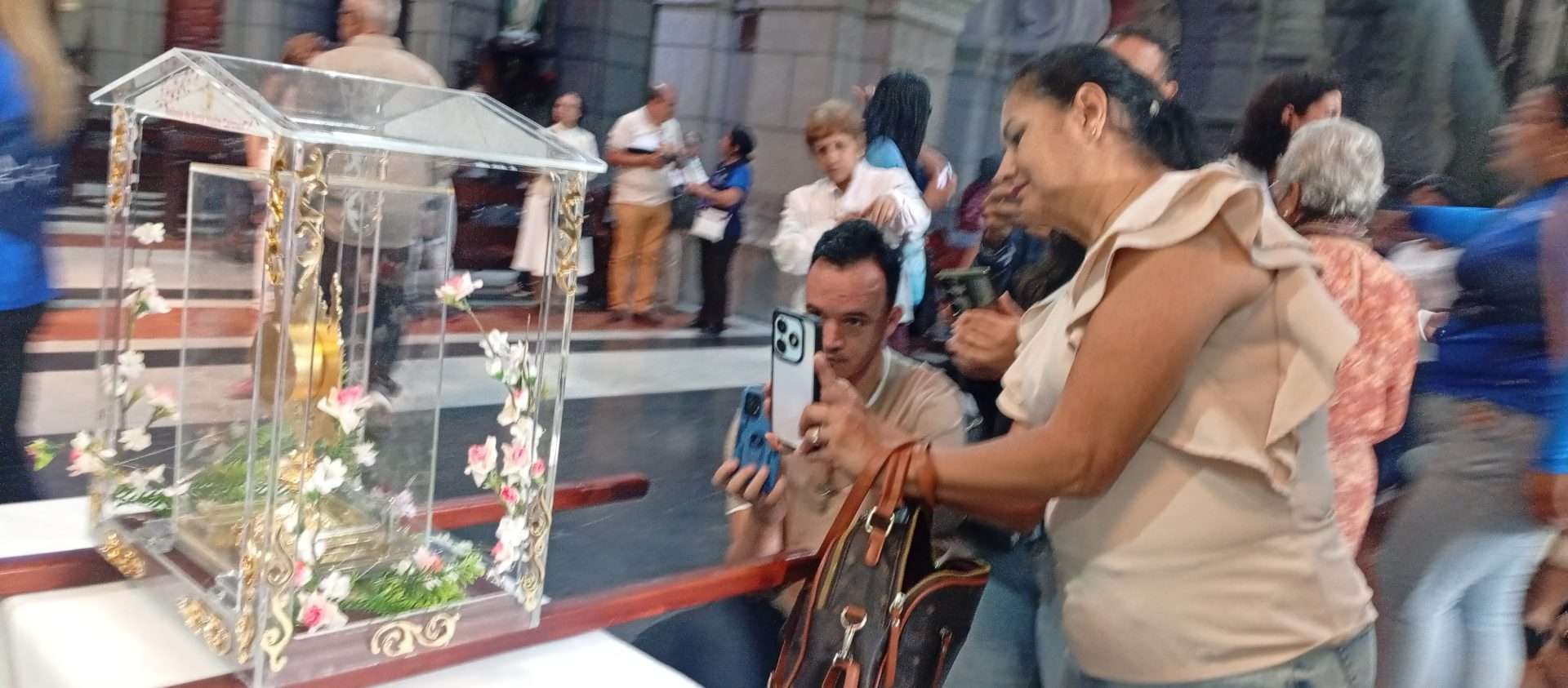 Educadores merideños recibieron la reliquia de la Madre Carmen Rendiles 