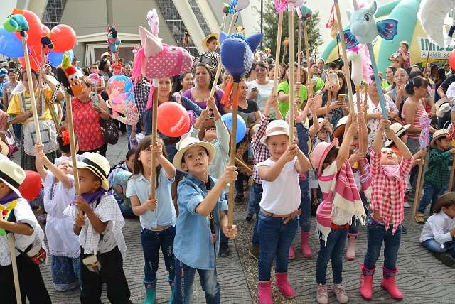 Caballitos de San Juan galopan en Bolívar