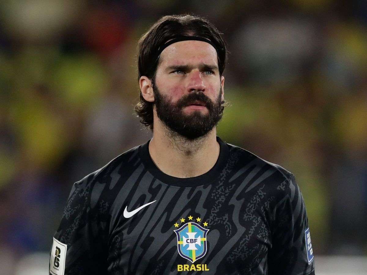 Liverpool extiende rehabilitación de Alisson Becker
