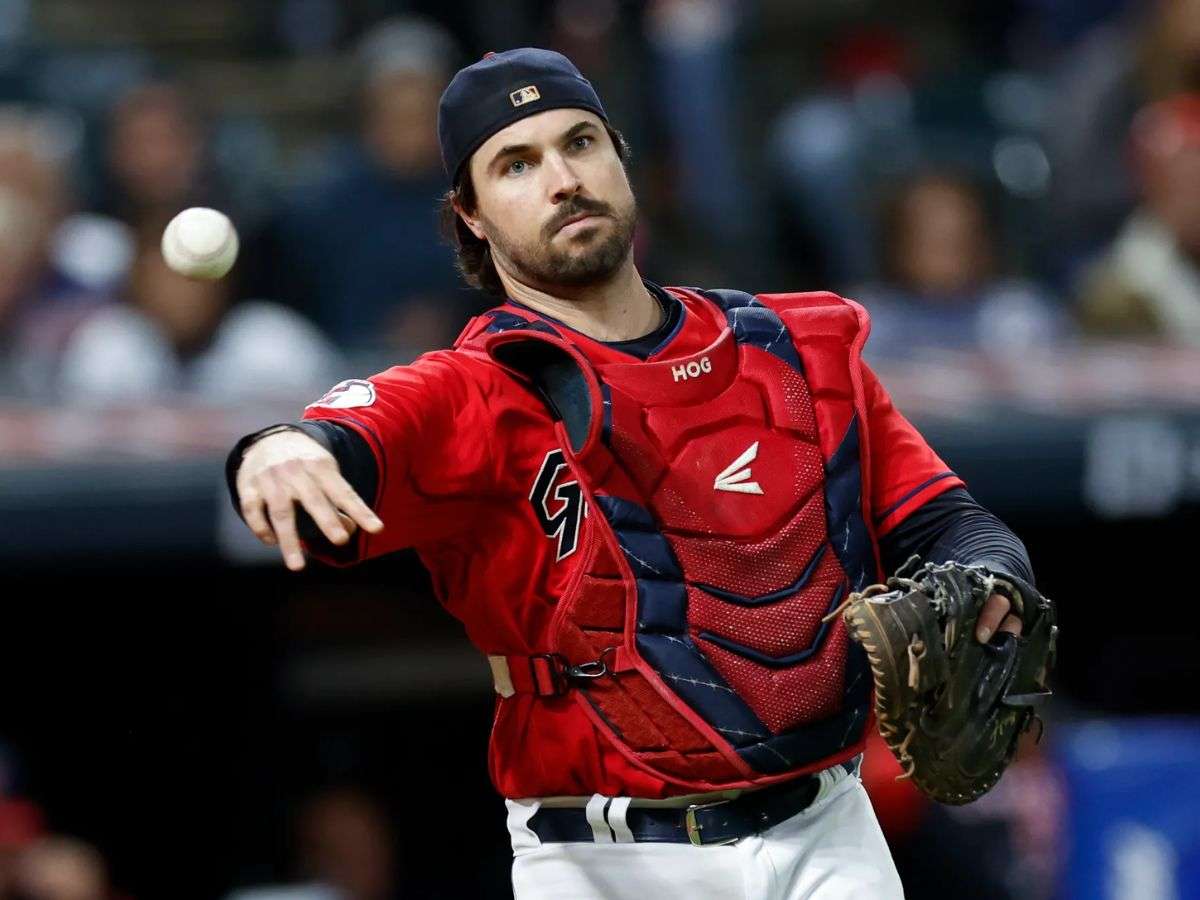 Austin Hedges seguirá vistiendo la camiseta de Cleveland