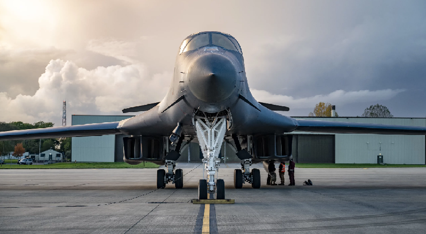 Aviones bombarderos B-1B de EEUU sobrevuelan cerca de las costas venezolanas
