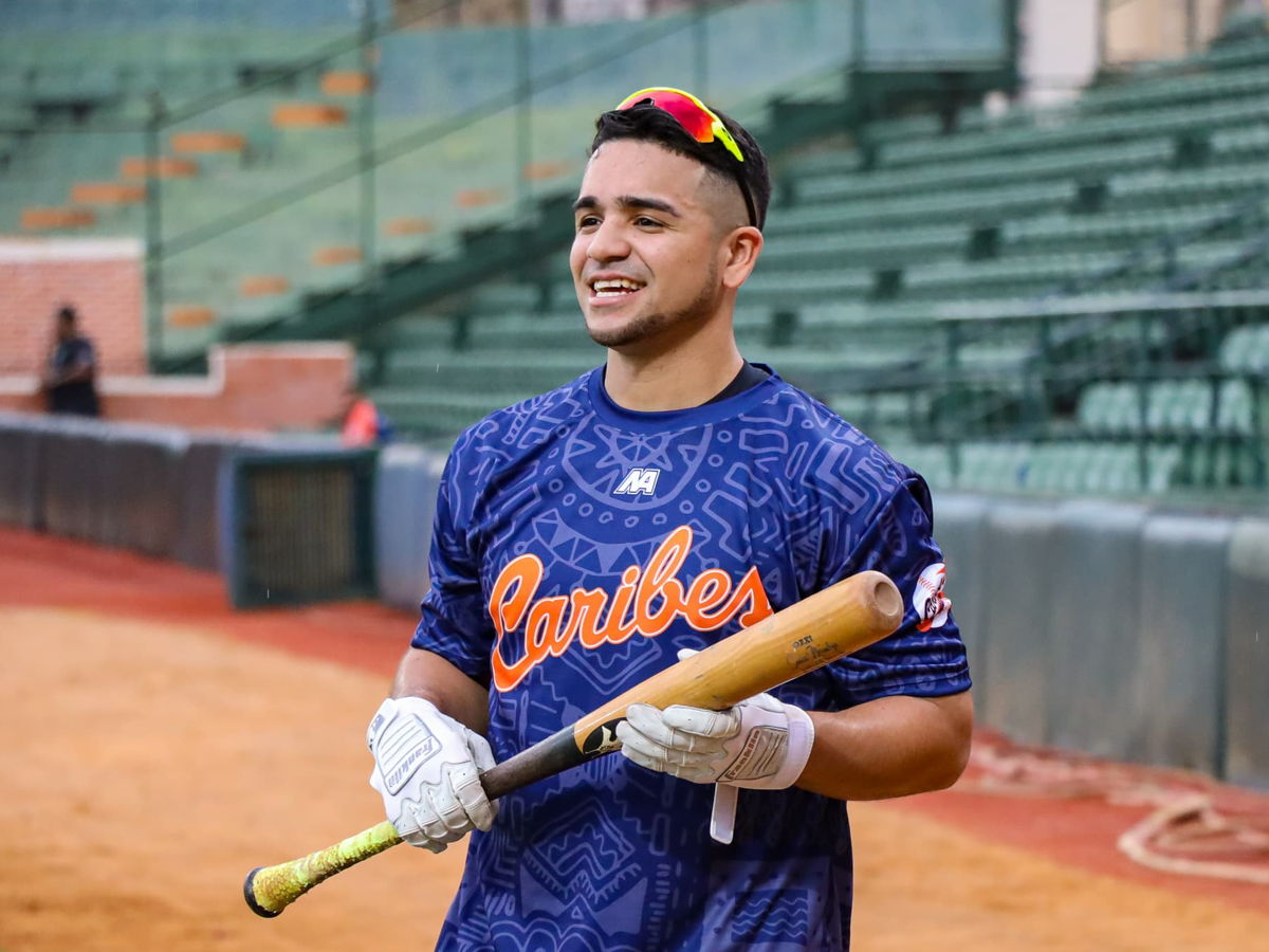 Carlos Mendoza Jr. va por el despegue con Caribes