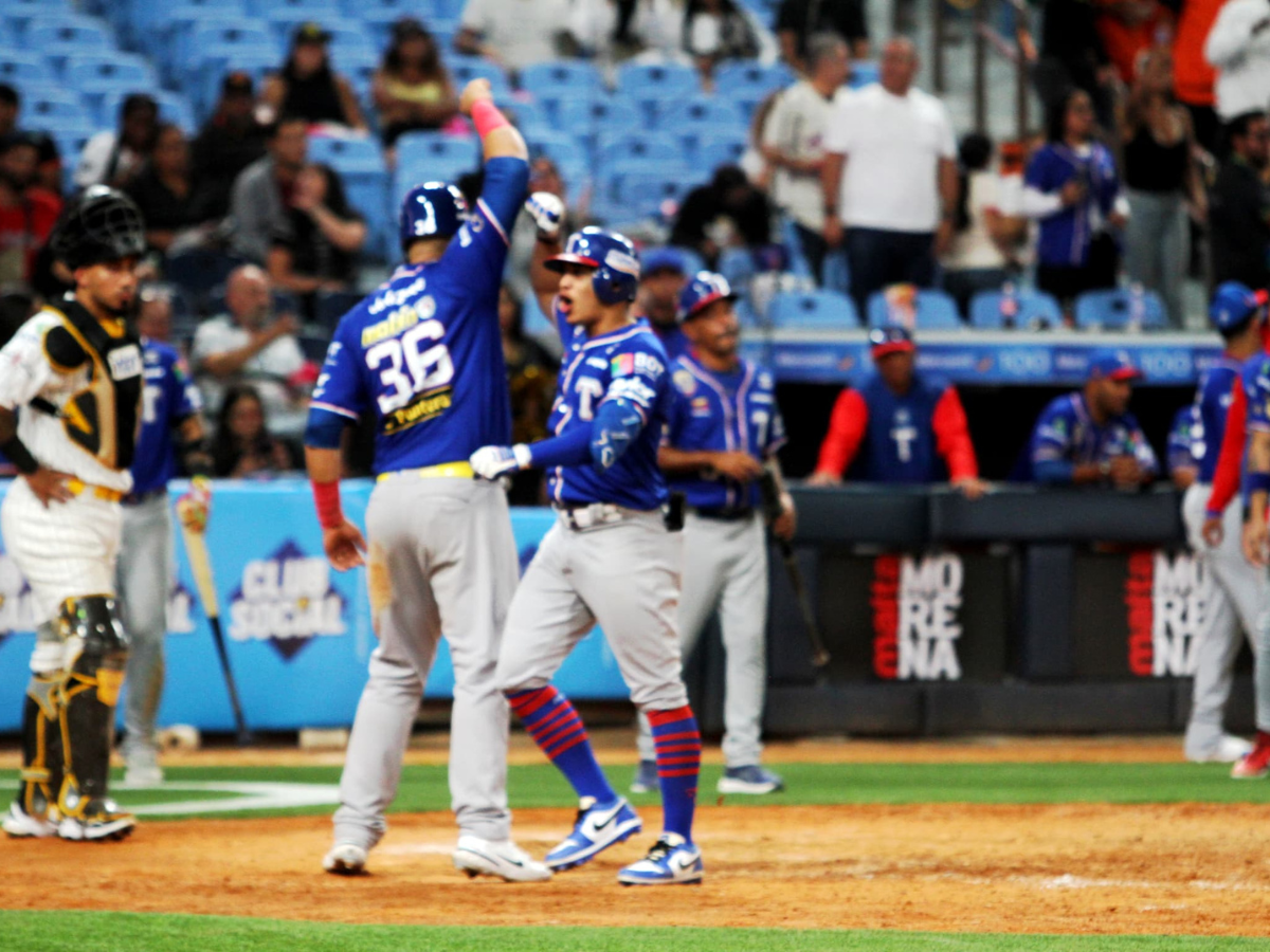 Tiburones dominó en su visita al Monumental Simón Bolívar