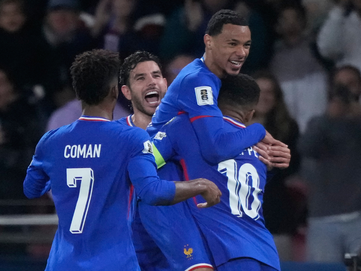 Francia goleó a Azerbaiyán y se acerca al Mundial