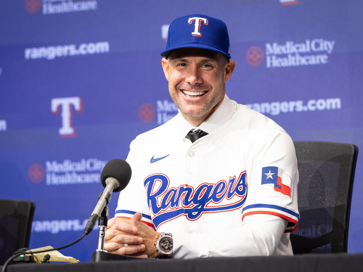 Skip Schumaker fue presentado como mánager de Texas
