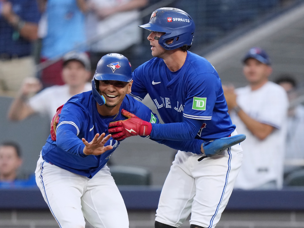 Los Azulejos apalearon a los Yankees y pican adelante