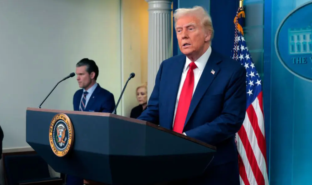 Donald Trump suspendió las negociaciones comerciales con Canadá tras el polémico anuncio televisivo