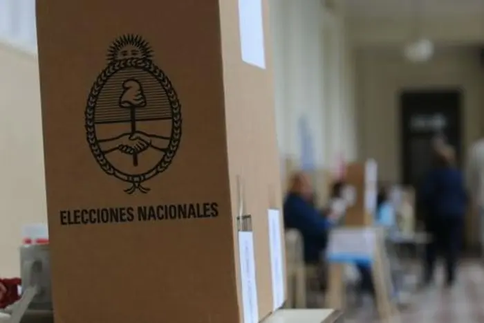 Cierre de urnas confirma baja participación en legislativas de Argentina