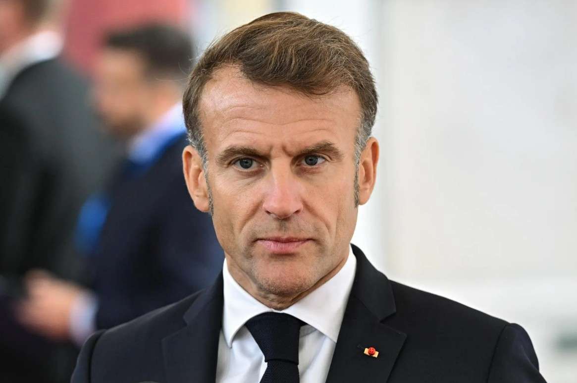 Exfuncionarios del Gobierno francés piden la renuncia de Macron