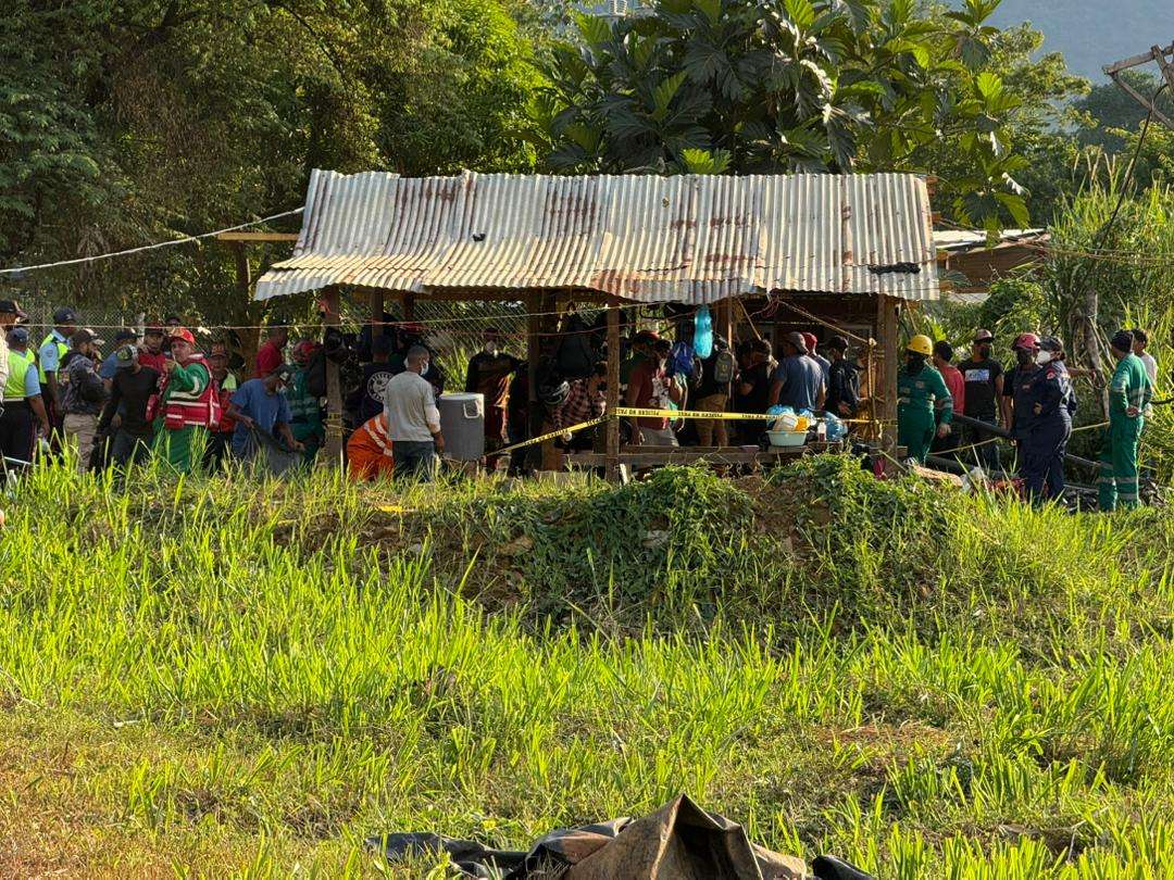 Recuperan dos cuerpos de los 14 mineros en El Callao