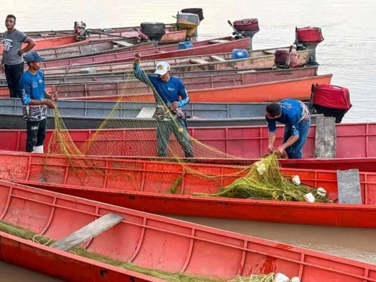 Entregaron kits de pesca a 12 consejos de pescadores apureños