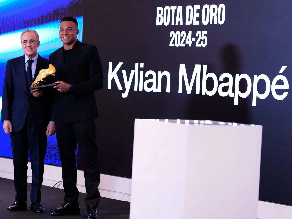 Mbappé recibe la Bota de Oro en el Bernabéu