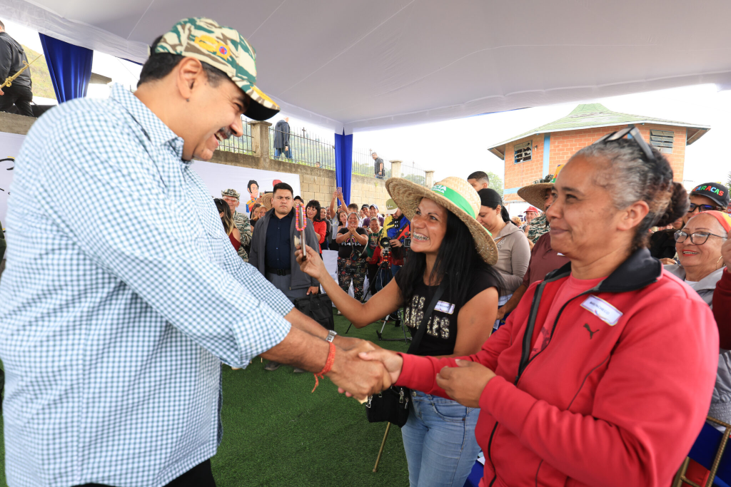 Maduro: todas las comunidades deben avanzar al modelo de Ciudad Comunal
