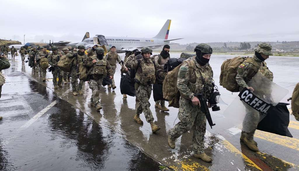 Ecuador despliega miles de militares en Quito tras 19 días de protestas