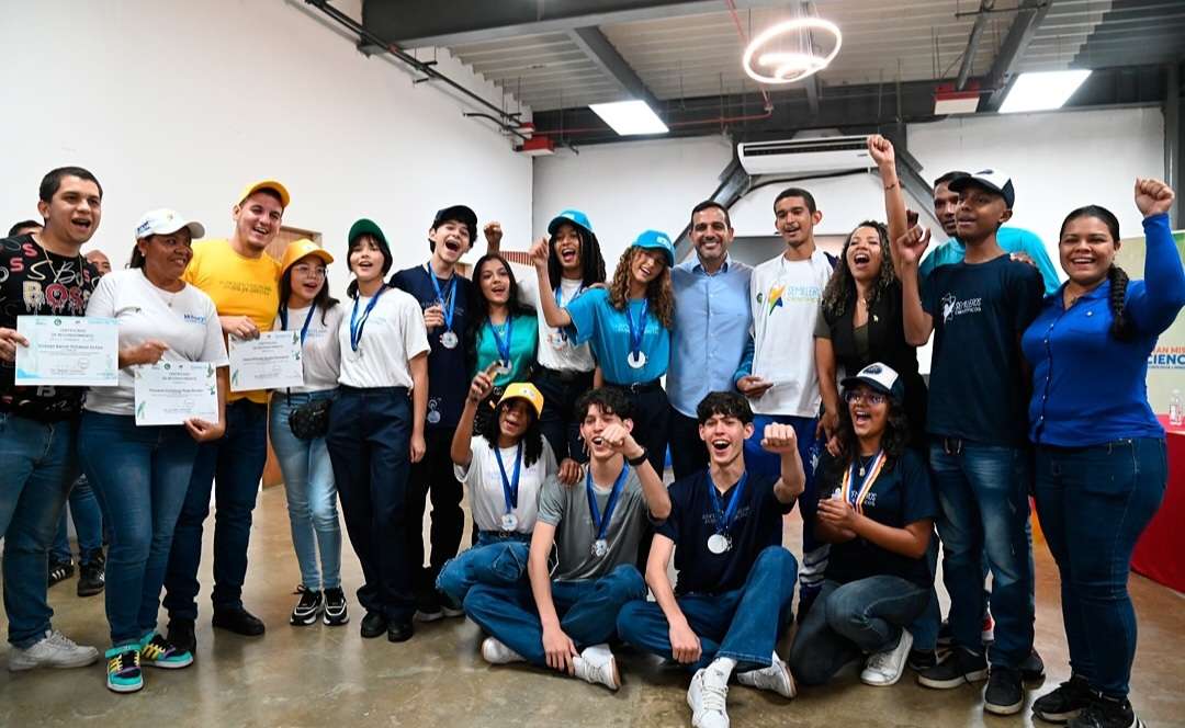Guaireño César Leal gana el oro en Olimpiadas Mundiales de Astronomía