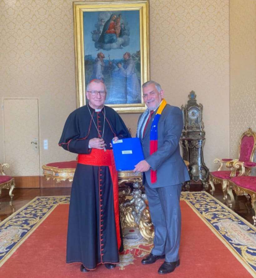 Embajador venezolano entrega carta de Maduro en el Vaticano