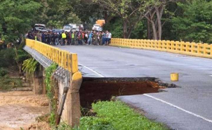 Colapsa puente El Corozo en la Troncal 005 en Barinas tras fuertes lluvias