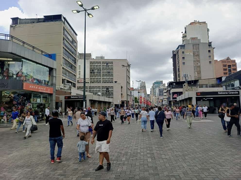 Desalojan a buhoneros de Sabana Grande