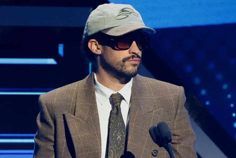 Bad Bunny domina con 11 galardones en los Premios Billboard de la Música Latina 2025