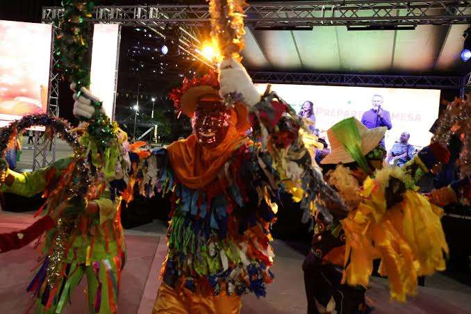 Expoferia navideña llena de música y alegría la Plaza de la Juventud