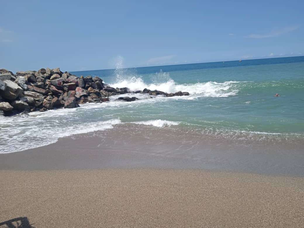Fuertes marejadas afectan La Guaira dejando pérdidas materiales