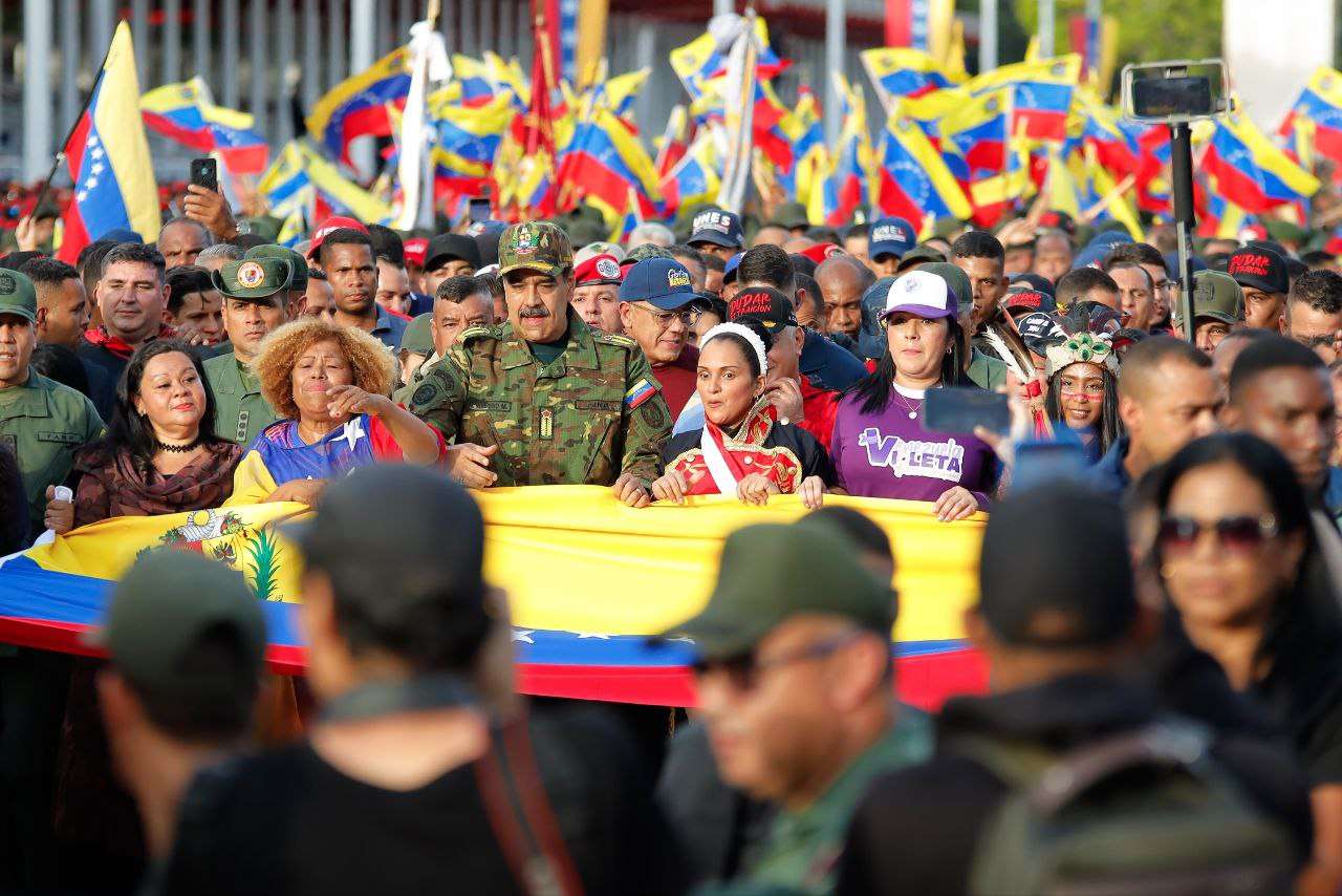 Maduro: la espada de Bolívar está viva y combate con el pueblo